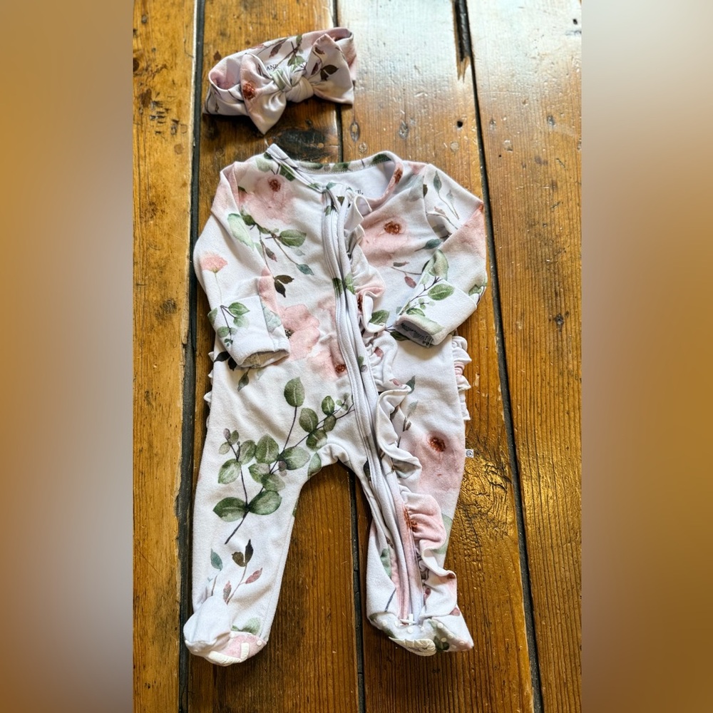 Caden Lane NB Millie’s Dusty Rose Floral Zipper Ruffle Footie. Matching Bow
